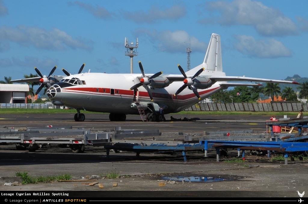 UR-CAK · Antonov An-12, Meridian Aviation, Martinique – Aimé Césaire