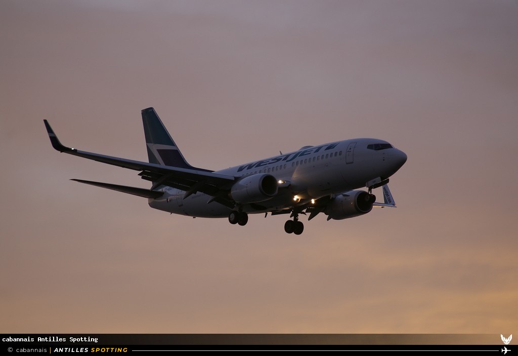 C-GUWJ · Boeing 737-700, WestJet, Martinique – Aimé Césaire