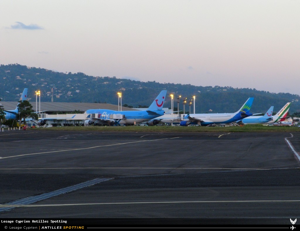 Aéroport · Terminal, TFFF - Martinique – Aimé Césaire, Martinique – Aimé Césaire