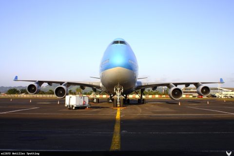 F-HLOV · Boeing 747-400, Martinique – Aimé Césaire