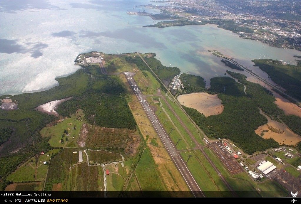 Aéroport · Vue aérienne, TFFF - Martinique – Aimé Césaire, Martinique – Aimé Césaire
