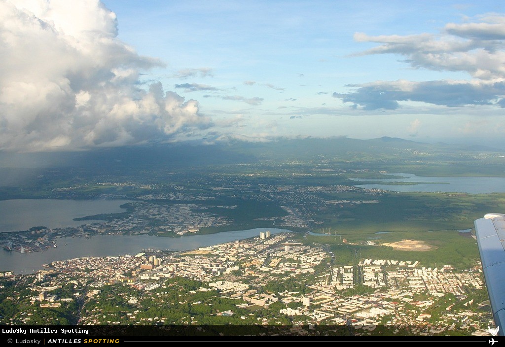 Aéroport · Vue aérienne, TFFR - Pointe-à-Pitre – Maryse Condé, Pointe-à-Pitre – Maryse Condé