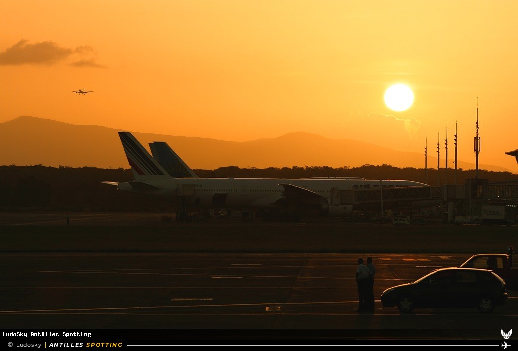 Aéroport · Terminal, TFFR - Pointe-à-Pitre – Maryse Condé, Pointe-à-Pitre – Maryse Condé
