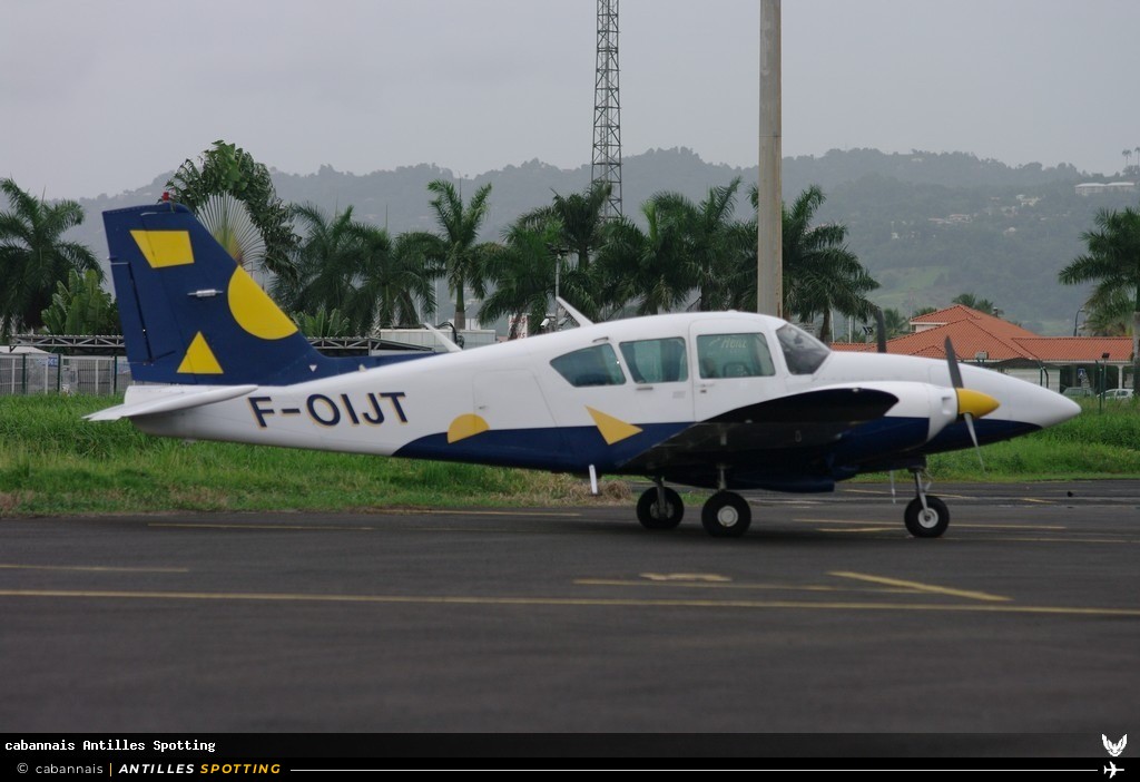 F-OIJT · Piper PA-23 Aztec, St Barth Commuter, Martinique – Aimé Césaire