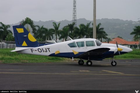 F-OIJT · Piper PA-23 Aztec, Martinique – Aimé Césaire