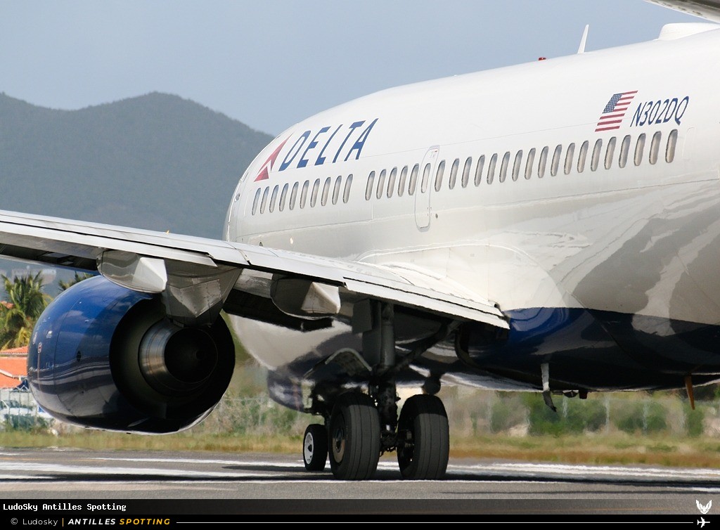 N302DQ · Boeing 737-700, Delta Air Lines, Sint Maarten – Princess Juliana