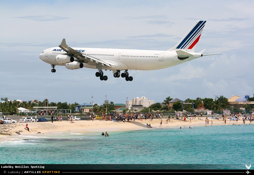 F-GLZP · Airbus A340-300, Air France, Sint Maarten – Princess Juliana
