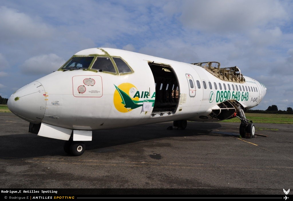 F-GHPS · ATR 42-300, Air Antilles Express, Dinan-Trélivan Airfield