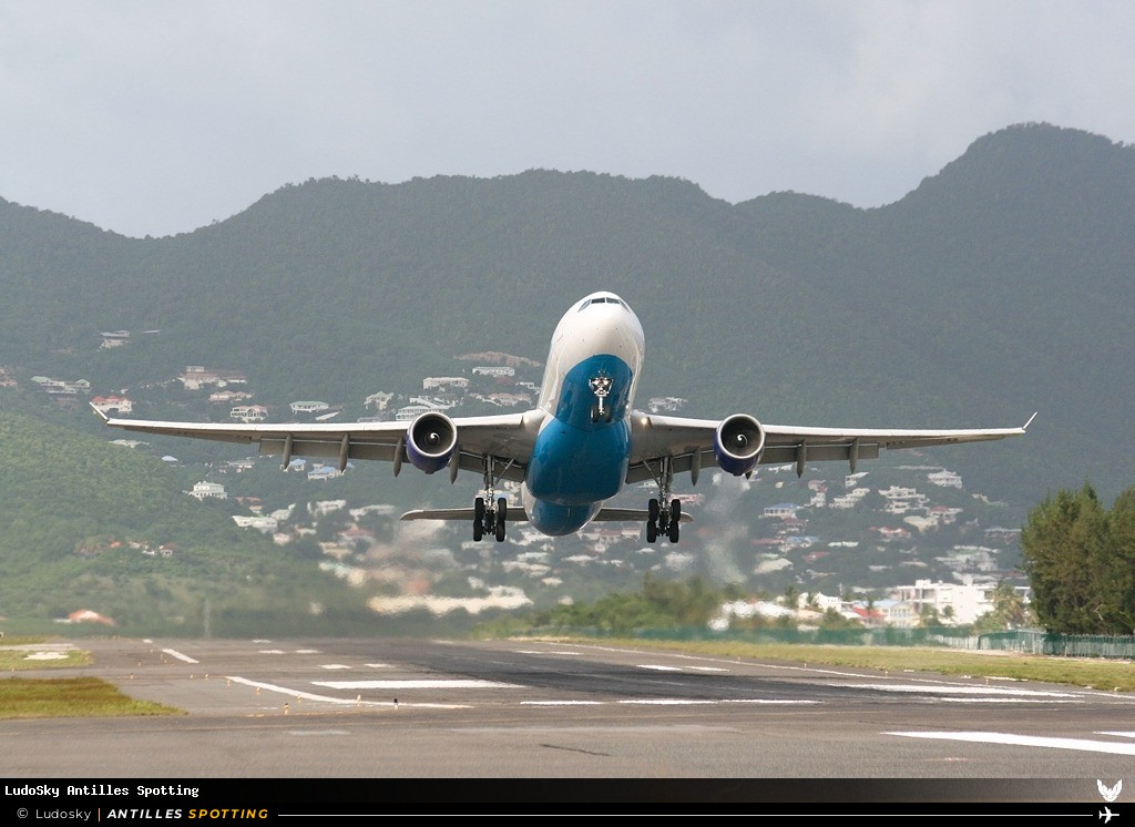 F-OFDF · Airbus A330-200, Air Caraïbes, Sint Maarten – Princess Juliana