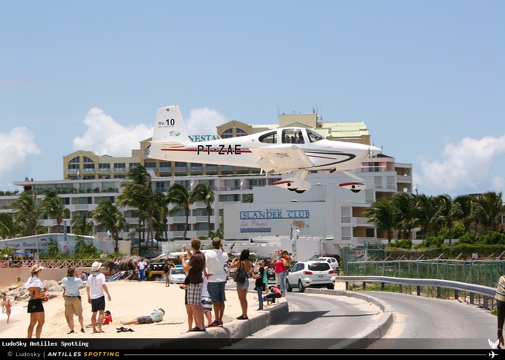 PT-ZAE · Van's/Flyer RV-10, Privé, Sint Maarten – Princess Juliana