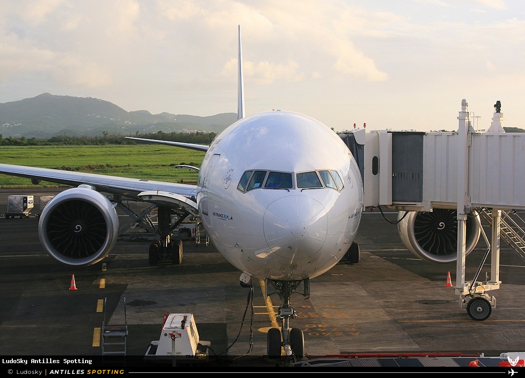 F-GSQT · Boeing 777-300ER, Air France, Martinique – Aimé Césaire