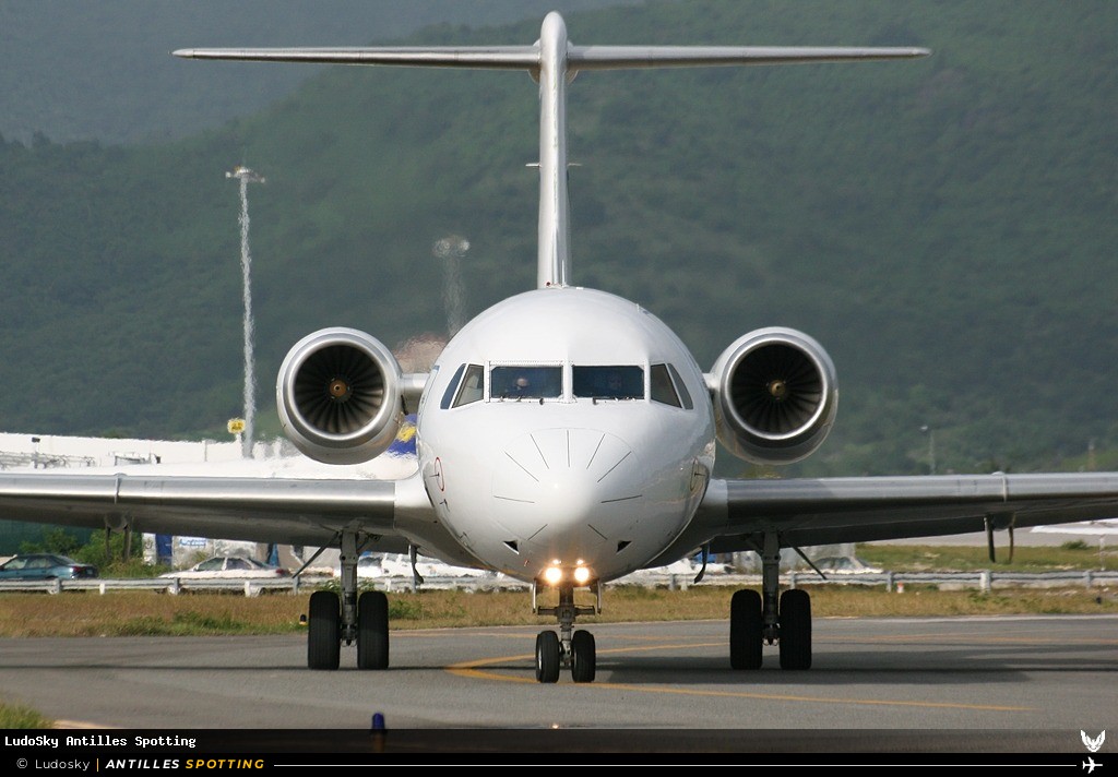 PJ-DAB · Fokker 100, Dutch Antilles Express, Sint Maarten – Princess Juliana