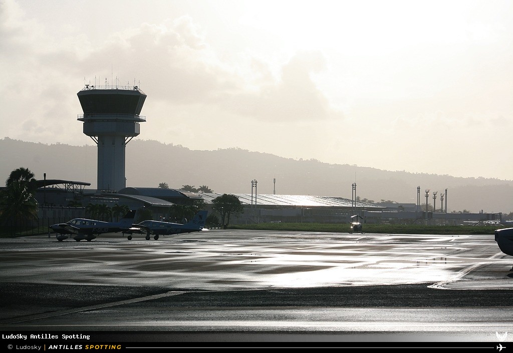 Aéroport · Terminal, TFFF - Martinique – Aimé Césaire, Martinique – Aimé Césaire