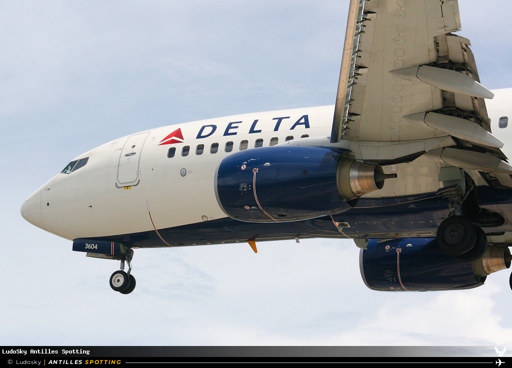 N304DQ · Boeing 737-700, Delta Air Lines, Sint Maarten – Princess Juliana