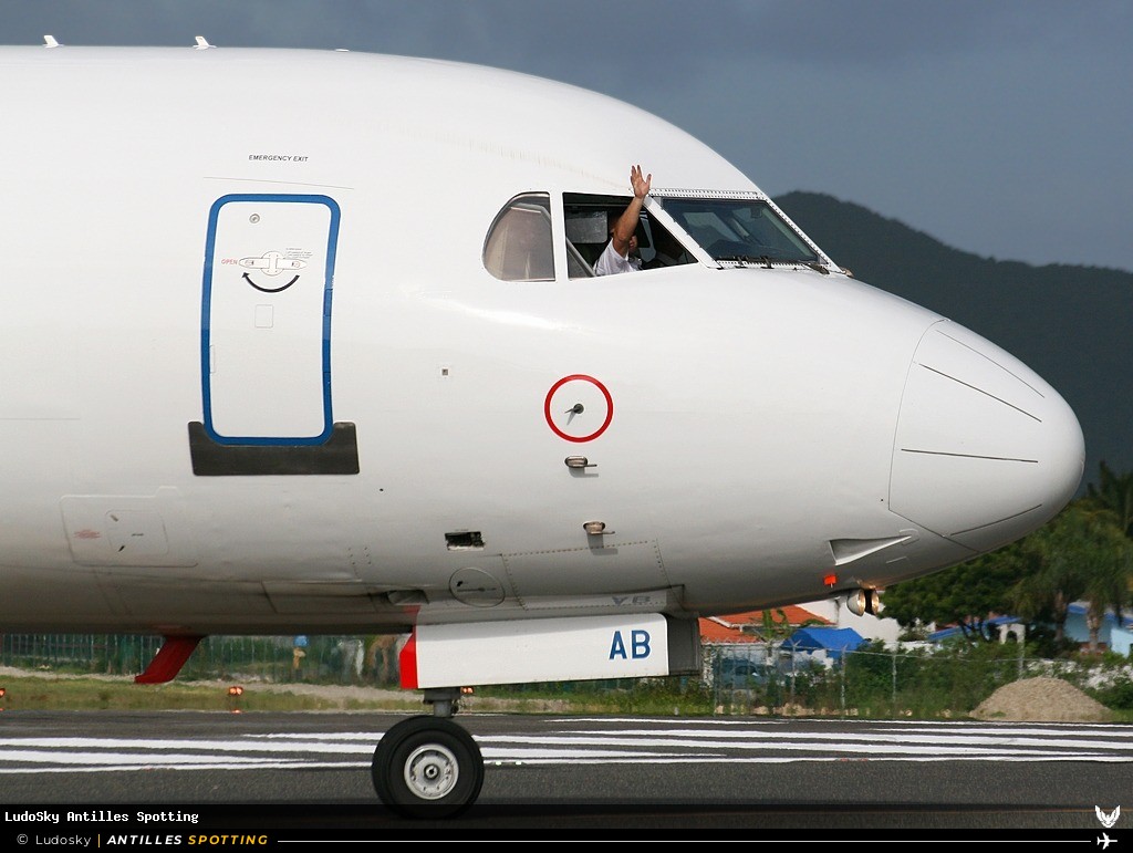 PJ-DAB · Fokker 100, Dutch Antilles Express, Sint Maarten – Princess Juliana
