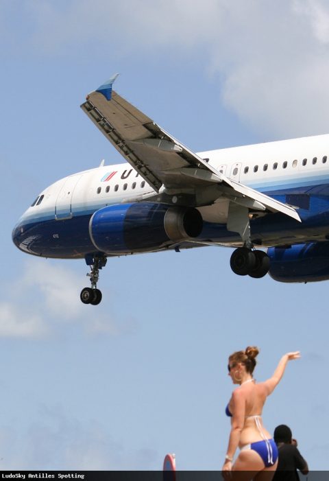 N412UA · Airbus A320, Sint Maarten – Princess Juliana