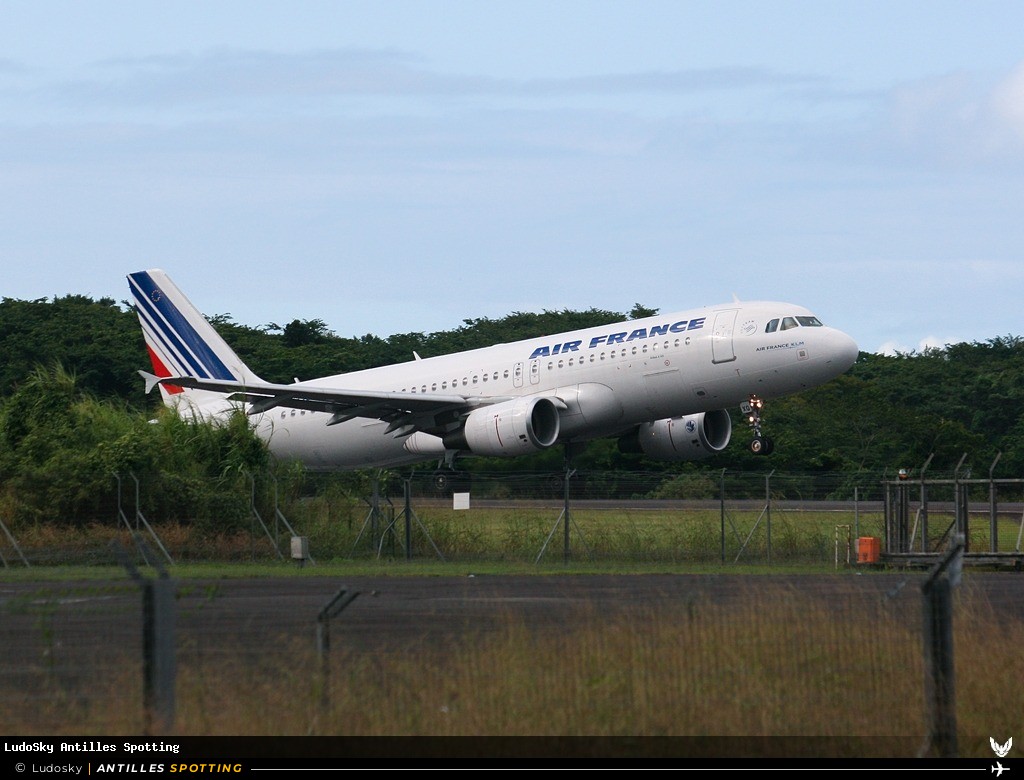 F-GKXQ · Airbus A320, Air France, Pointe-à-Pitre – Maryse Condé