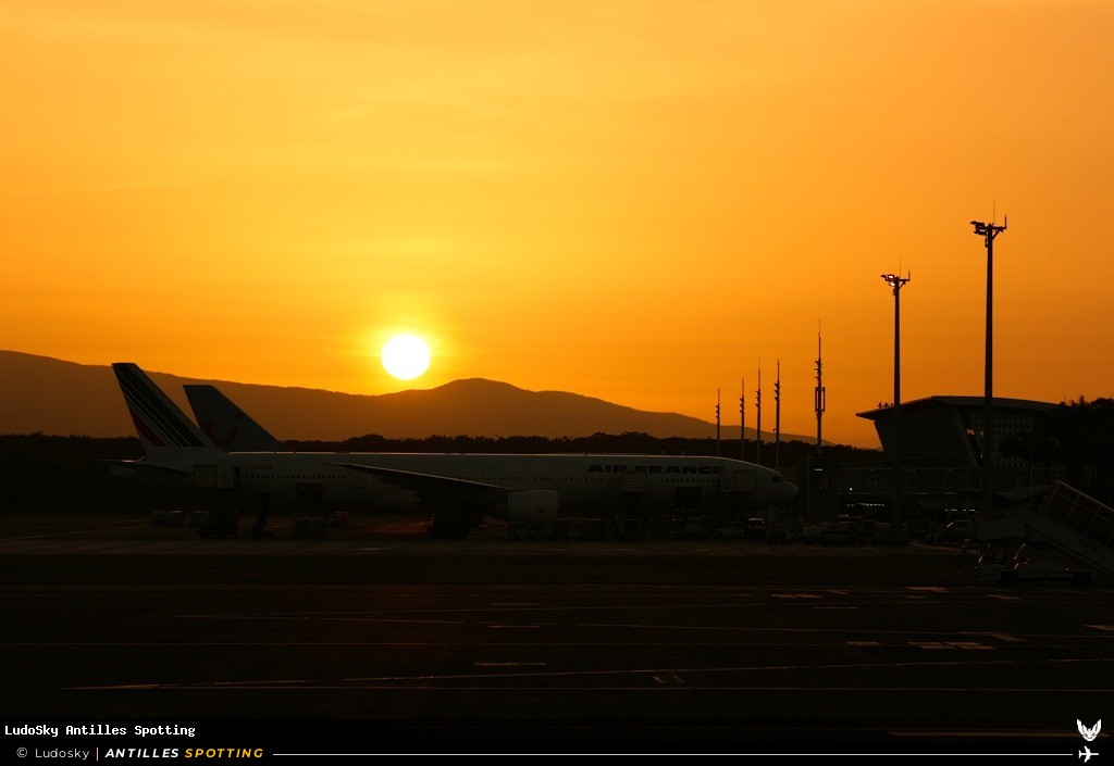 Aéroport · Terminal, TFFR - Pointe-à-Pitre – Maryse Condé, Pointe-à-Pitre – Maryse Condé