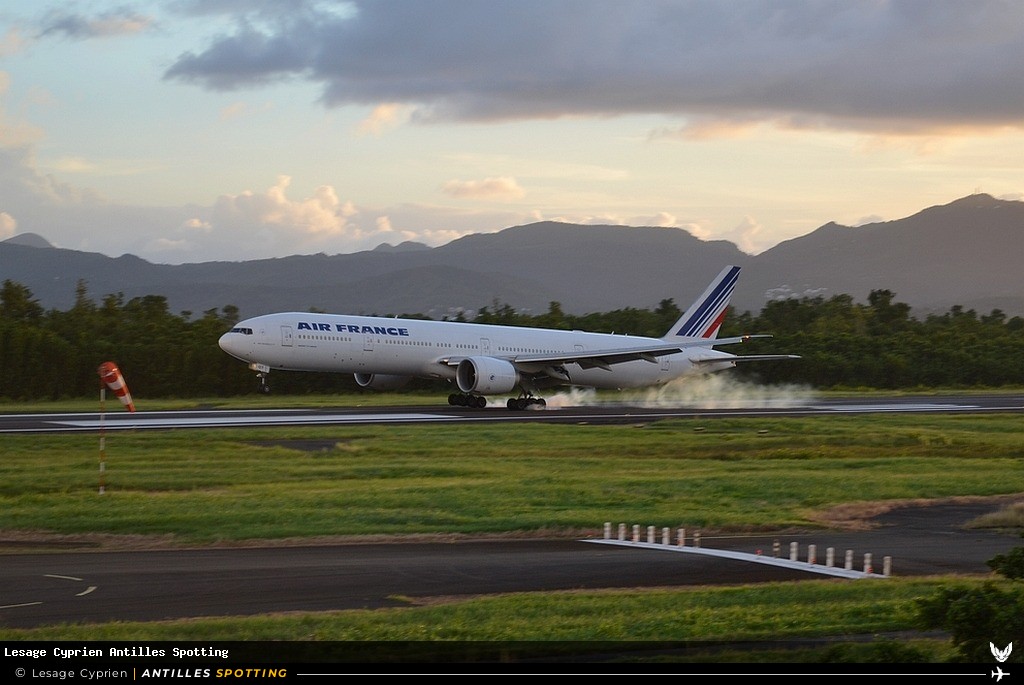 F-GSQT · Boeing 777-300ER, Air France, Martinique – Aimé Césaire