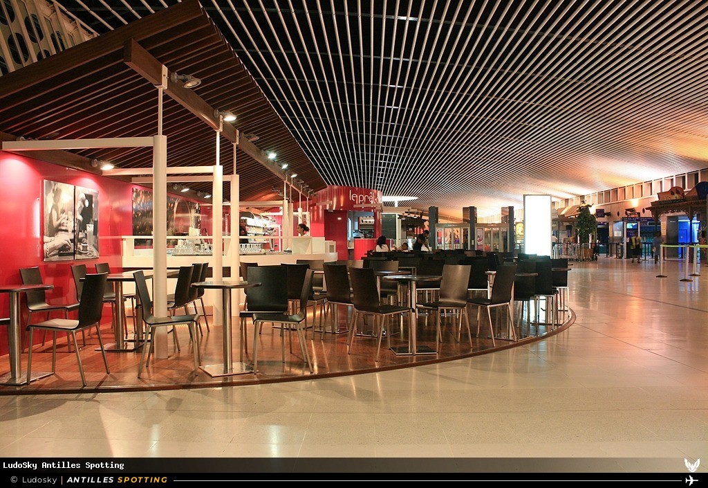 Aéroport · Terminal, TFFR - Pointe-à-Pitre – Maryse Condé, Pointe-à-Pitre – Maryse Condé