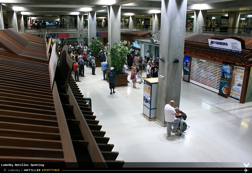 Aéroport · Terminal, TFFR - Pointe-à-Pitre – Maryse Condé, Pointe-à-Pitre – Maryse Condé