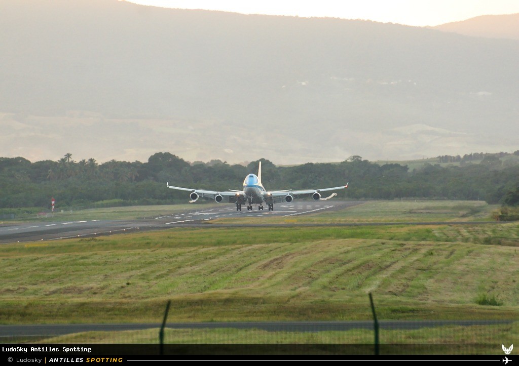 F-GTUI · Boeing 747-400, Corsairfly, Pointe-à-Pitre – Maryse Condé