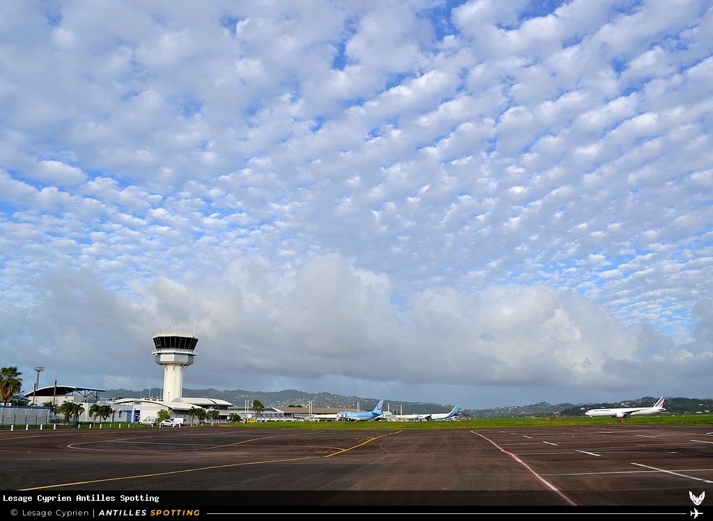 Aéroport · Tour de contrôle, TFFF - Martinique – Aimé Césaire, Martinique – Aimé Césaire