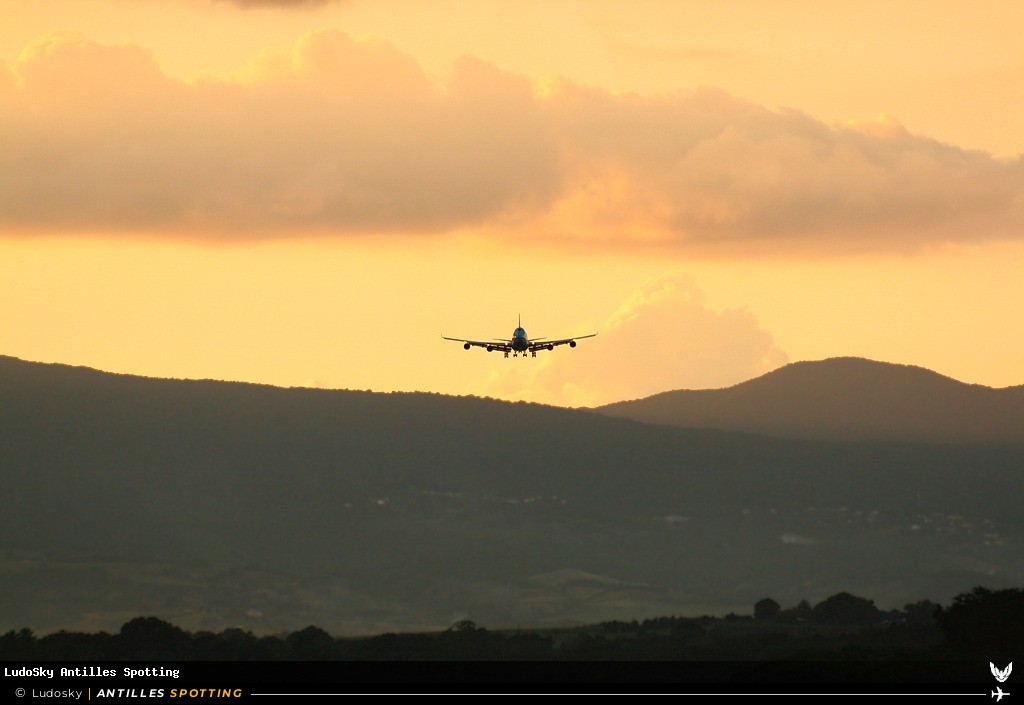 F-GTUI · Boeing 747-400, Corsairfly, Pointe-à-Pitre – Maryse Condé