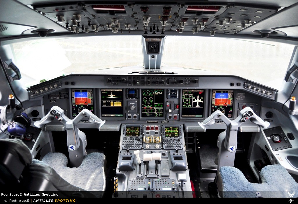 F-OSUD · Embraer E190, Air Caraïbes, Pointe-à-Pitre – Maryse Condé