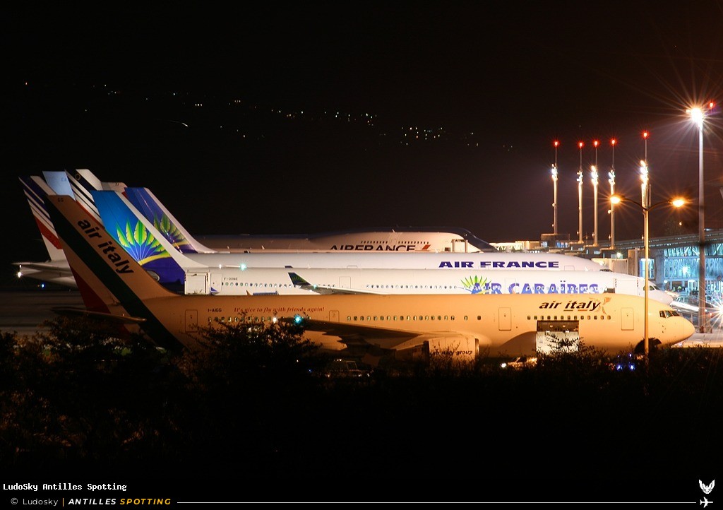 Aéroport · Terminal, TFFR - Pointe-à-Pitre – Maryse Condé, Pointe-à-Pitre – Maryse Condé
