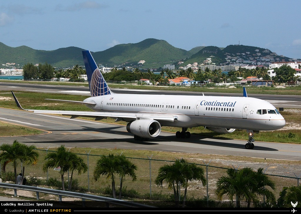 N48127 · Boeing 757-200, Continental Airlines, Sint Maarten – Princess Juliana