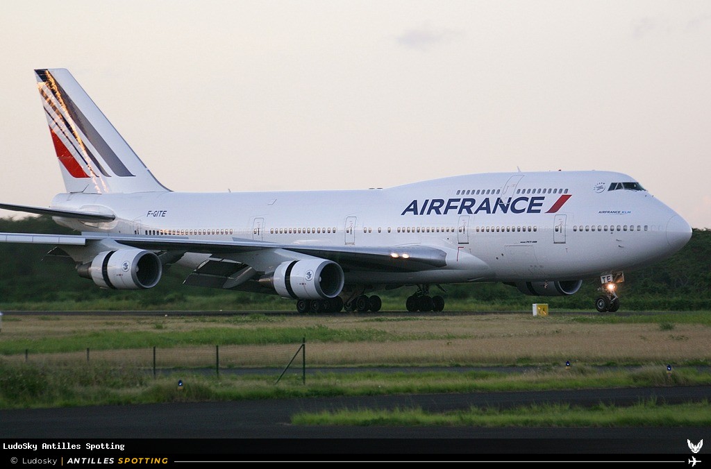 F-GITE · Boeing 747-400, Air France, Pointe-à-Pitre – Maryse Condé