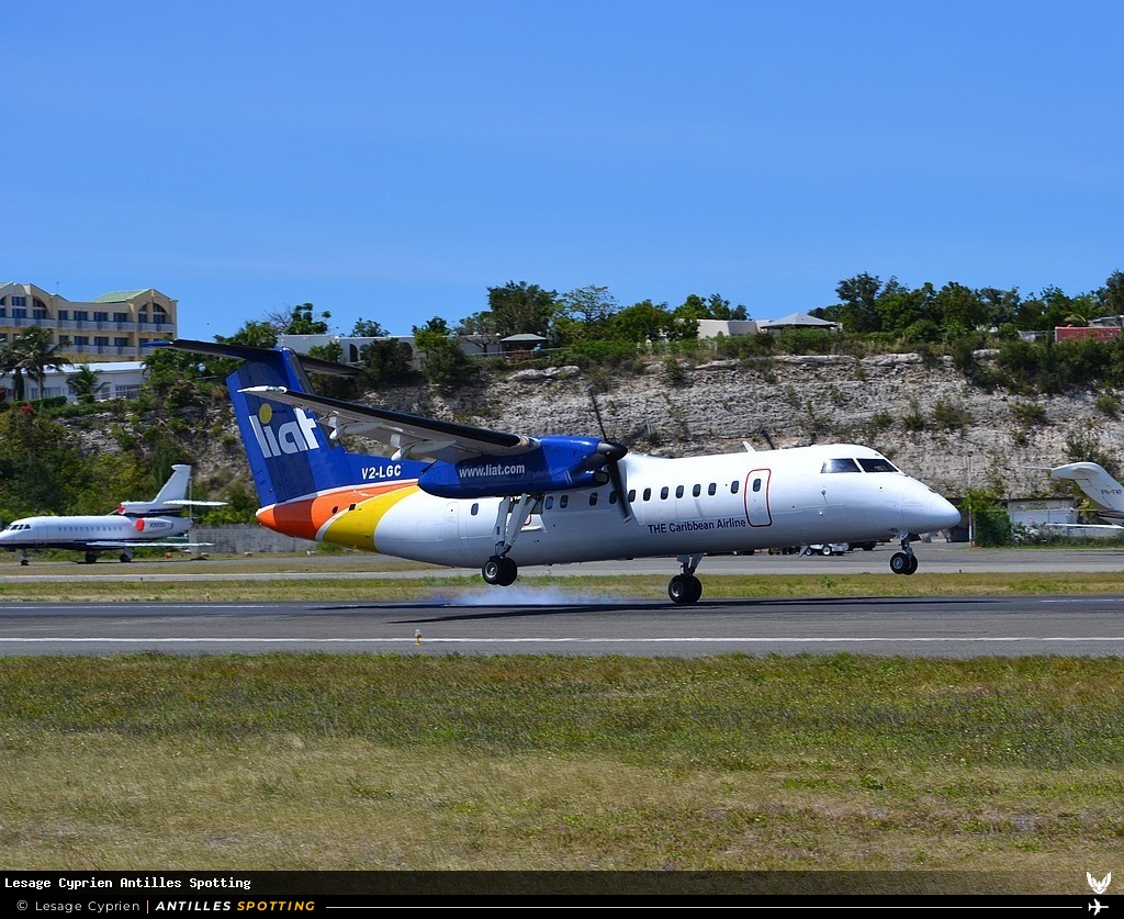 V2-LGC · De Havilland Canada Dash 8-100, LIAT, Sint Maarten – Princess Juliana
