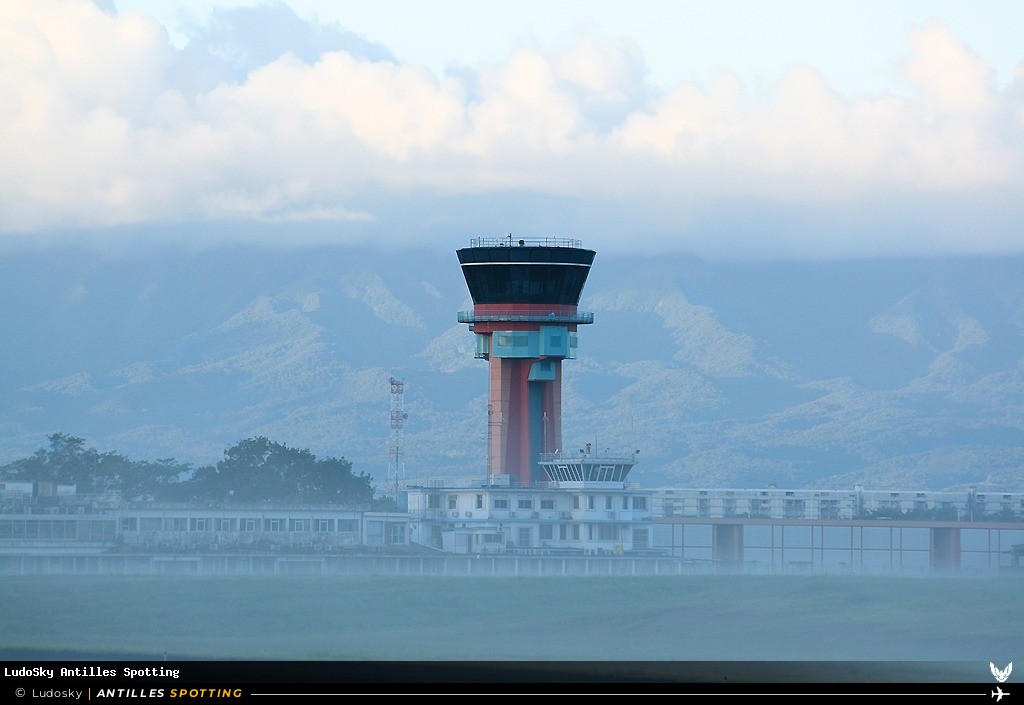 Aéroport · Tour de contrôle, TFFR - Pointe-à-Pitre – Maryse Condé, Pointe-à-Pitre – Maryse Condé