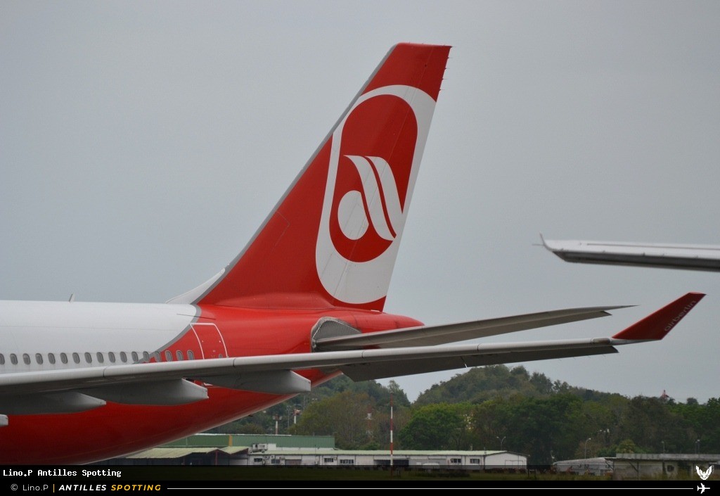 D-ALPB · Airbus A330-200, Air Berlin, Pointe-à-Pitre – Maryse Condé