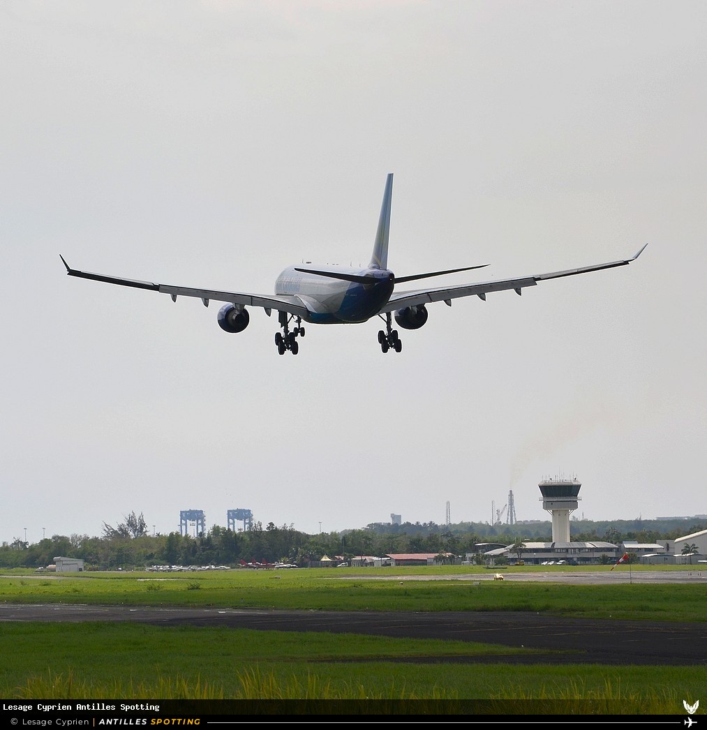 F-OFDF · Airbus A330-200, Air Caraïbes, Martinique – Aimé Césaire