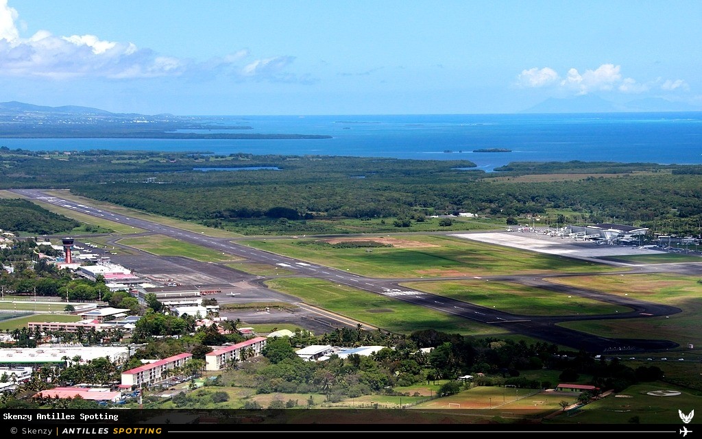 Aéroport · Terminal, TFFR - Pointe-à-Pitre – Maryse Condé, Pointe-à-Pitre – Maryse Condé