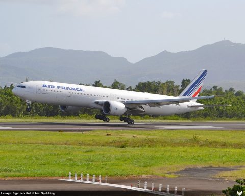 F-GSQR · Boeing 777-300ER, Martinique – Aimé Césaire