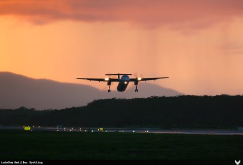V2-LGG · De Havilland Canada Dash 8-300 (2011)