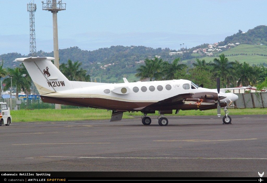 N2UW · Beechcraft King Air 90, Atmosphéric science/University of Wyoming, Martinique – Aimé Césaire