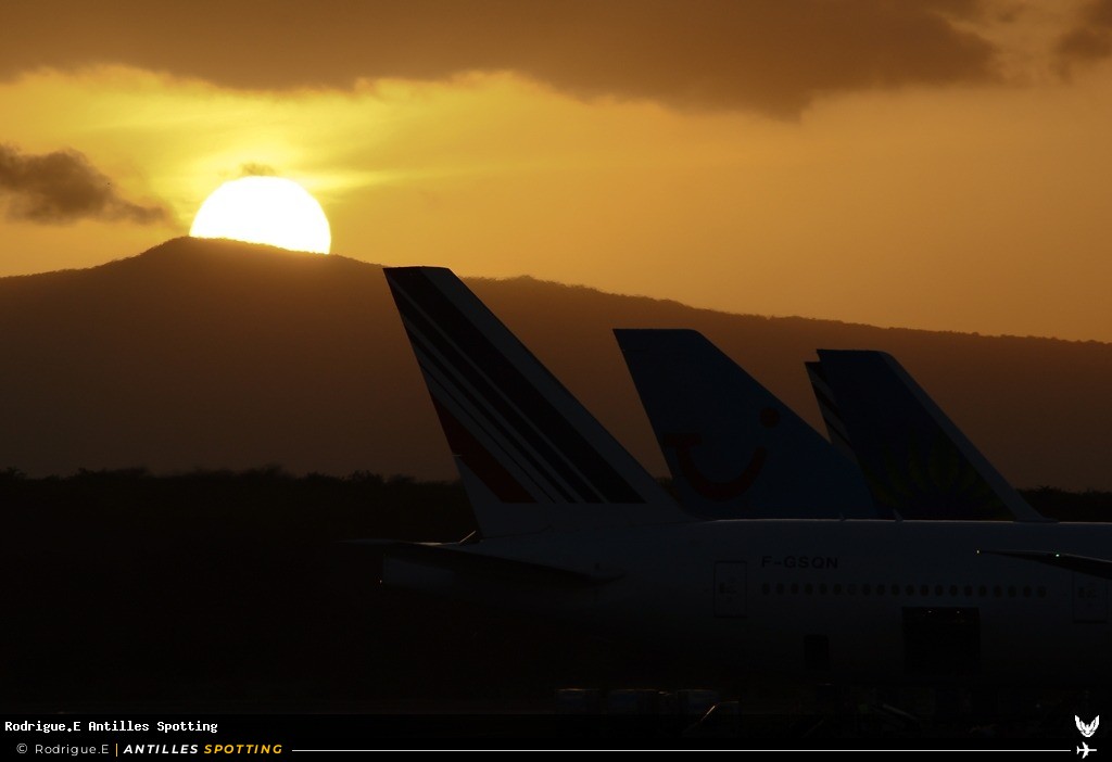 Aéroport · Autres, TFFR - Pointe-à-Pitre – Maryse Condé, Pointe-à-Pitre – Maryse Condé