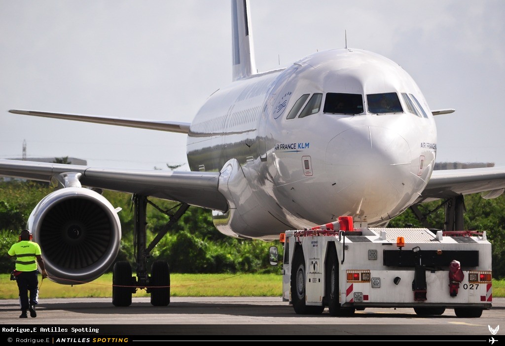 F-GKXQ · Airbus A320, Air France, Pointe-à-Pitre – Maryse Condé