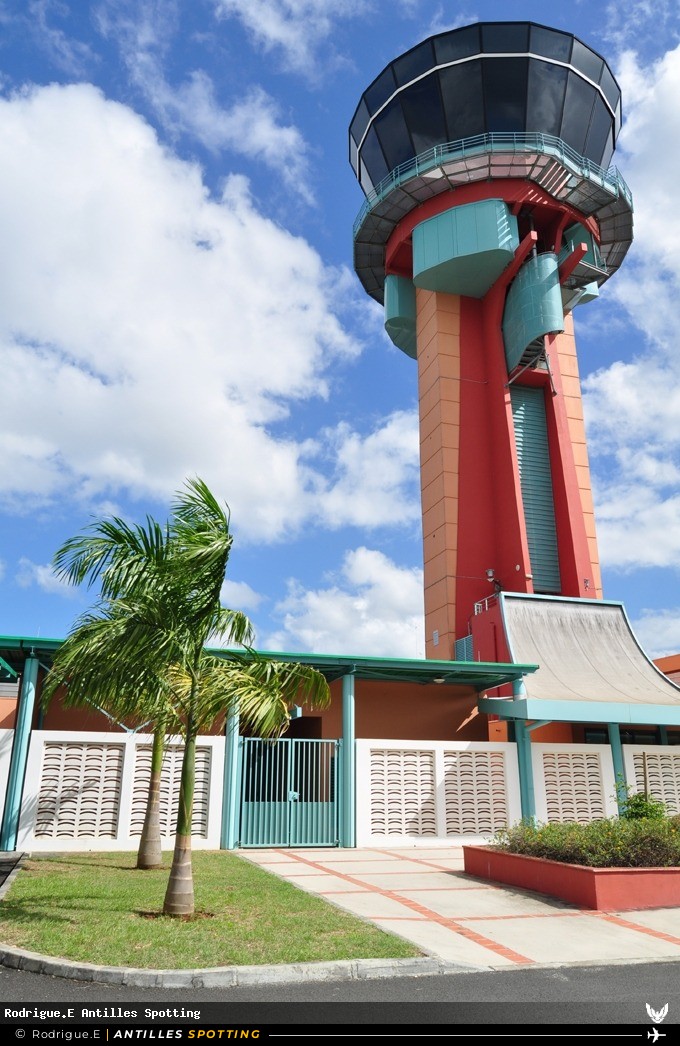 Aéroport · Tour de contrôle, TFFR - Pointe-à-Pitre – Maryse Condé, Pointe-à-Pitre – Maryse Condé