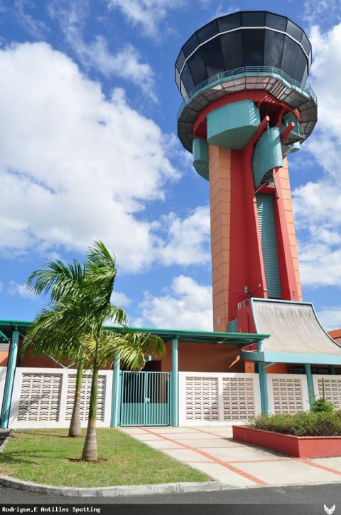 Aéroport · Tour de contrôle, Pointe-à-Pitre – Maryse Condé