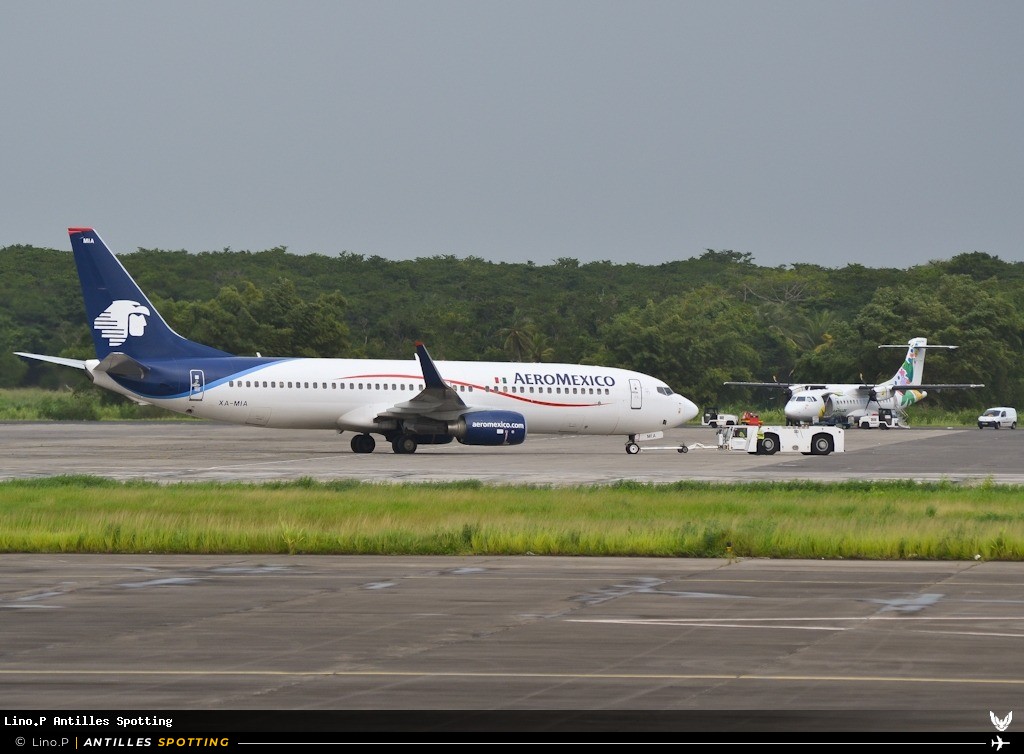 XA-MIA · Boeing 737-800, AeroMexico, Pointe-à-Pitre – Maryse Condé
