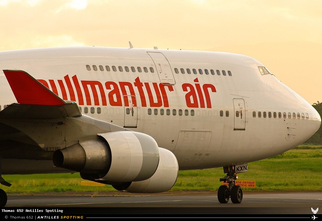 EC-KXN · Boeing 747-400, Pullmantur Air, Pointe-à-Pitre – Maryse Condé