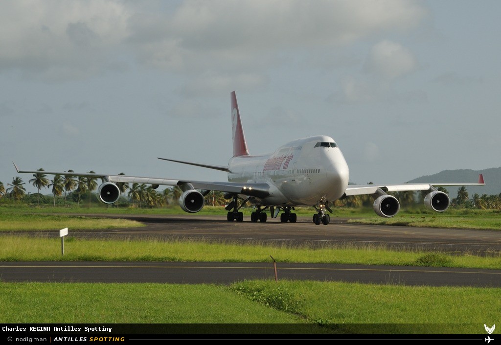 EC-KXN · Boeing 747-400, Pullmantur Air, Martinique – Aimé Césaire