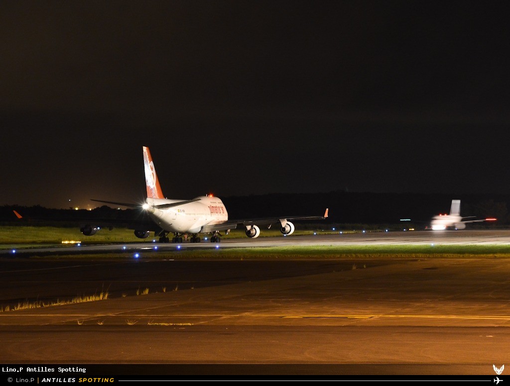 EC-KXN · Boeing 747-400, Pullmantur Air, Pointe-à-Pitre – Maryse Condé