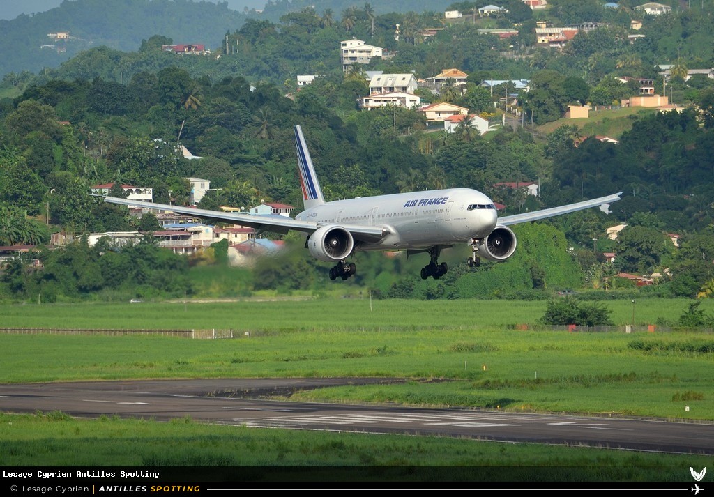 F-GSQN · Boeing 777-300ER, Air France, Martinique – Aimé Césaire