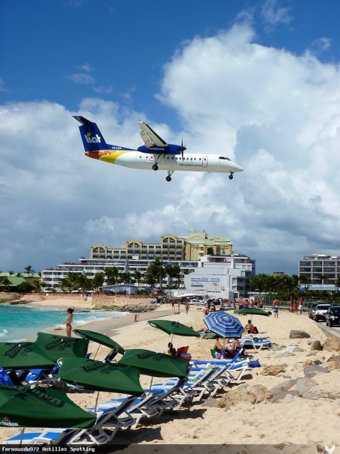 V2-LGA · De Havilland Canada Dash 8-300 (2011)
